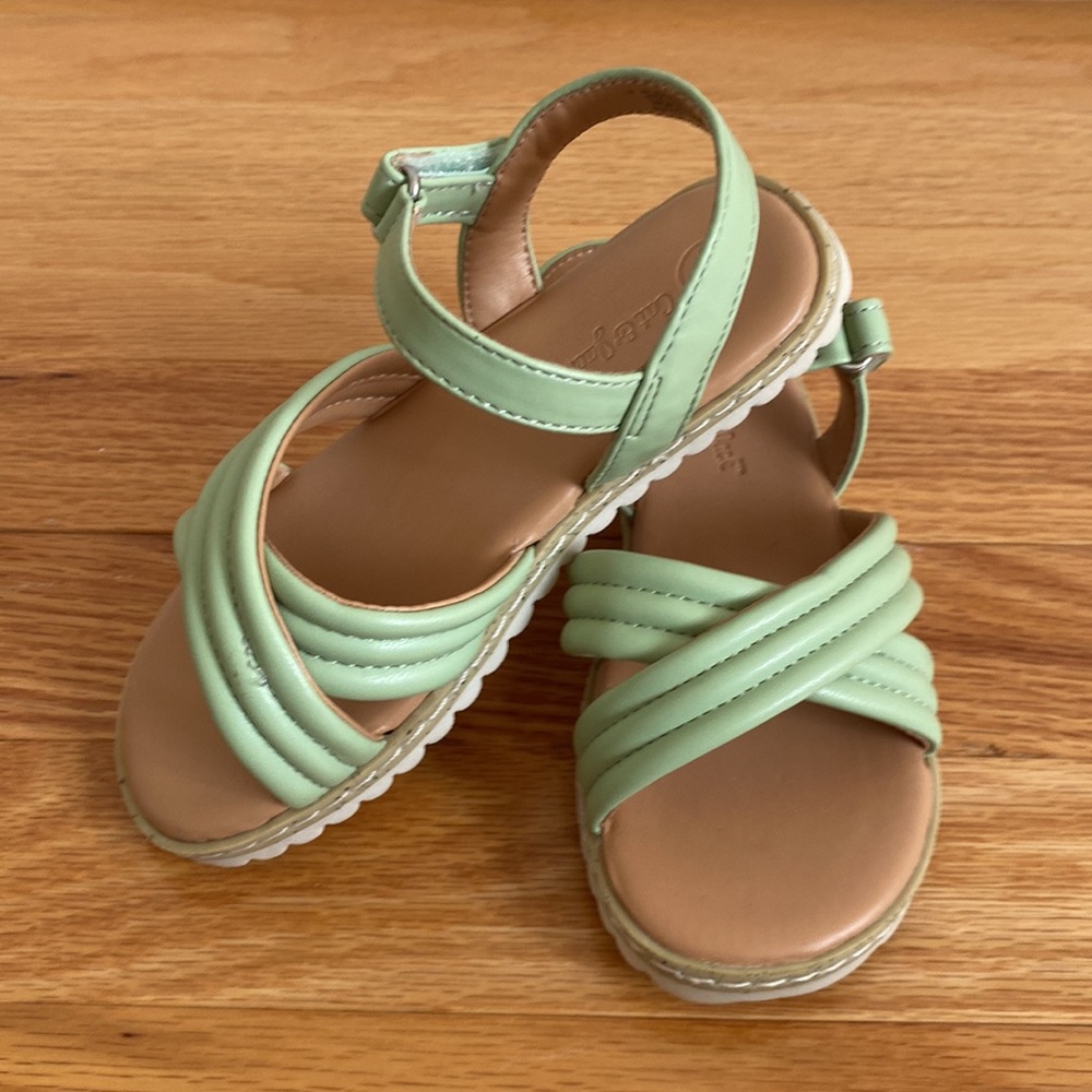 At and jack green girl sandal’s!